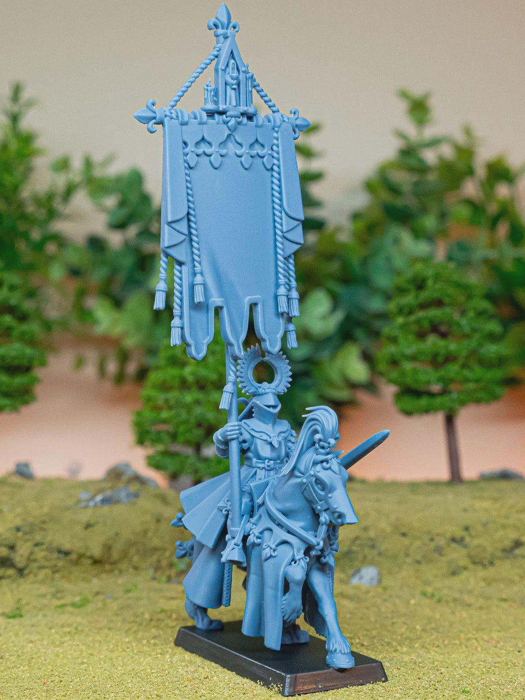 Gallia Battle Standard Bearer - Highlands Miniatures
